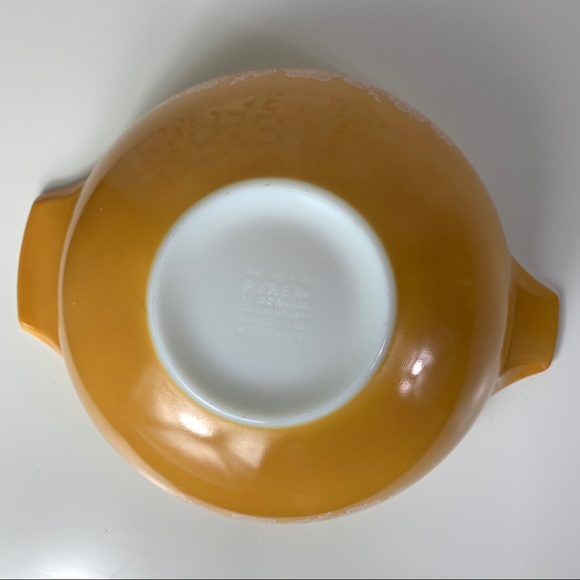 Vintage Pyrex Butterfly Gold Cinderella Bowl - Picture 6 of 7